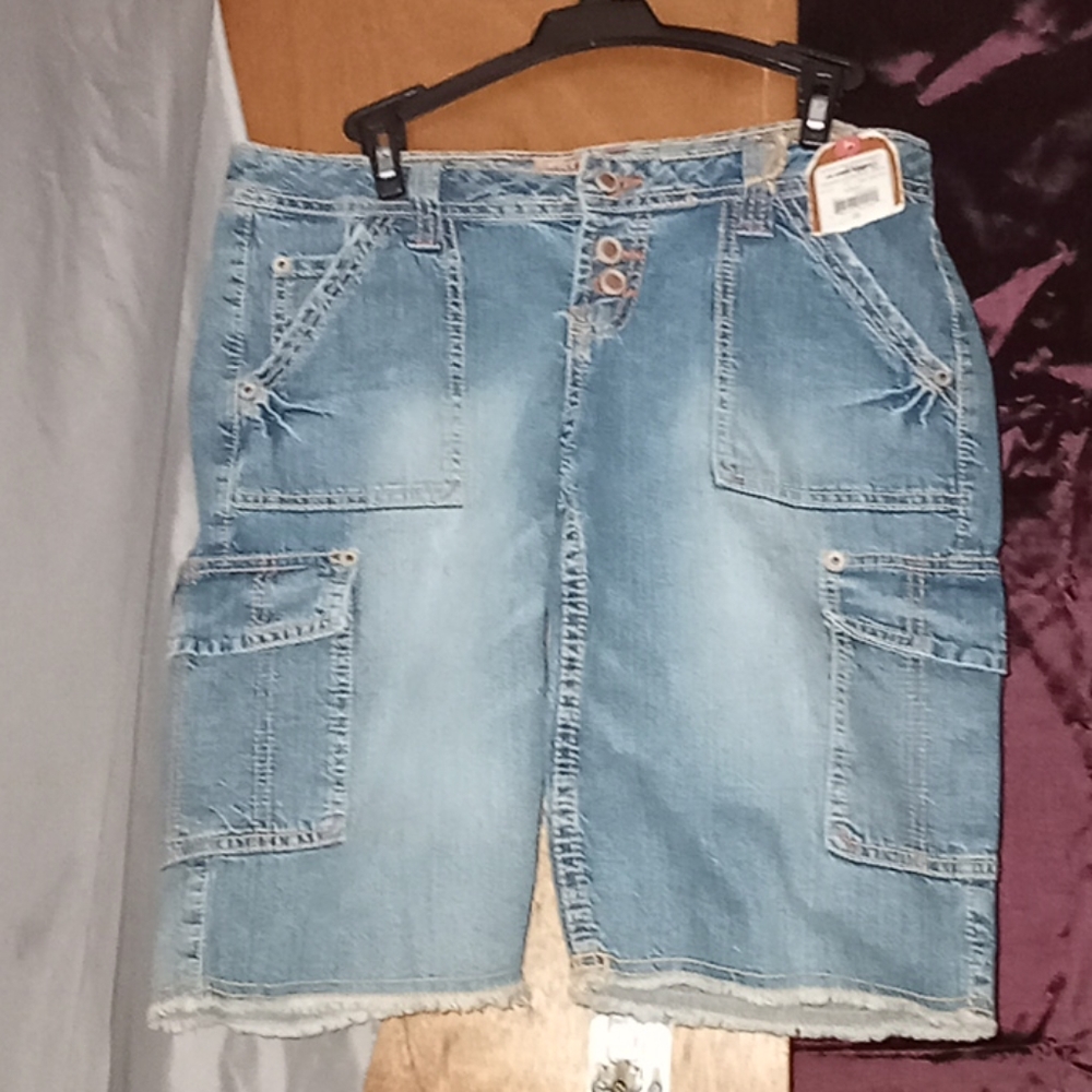 NO BOUNDARIES stone washed junior's denim shorts